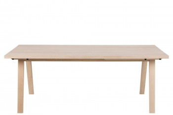 table en bois de style scandinave