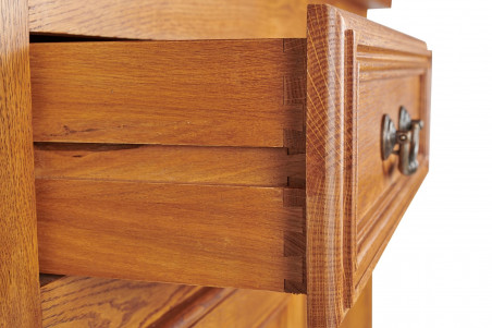 Détail des charnières en bois des tiroirs du buffet 2 portes La Bresse